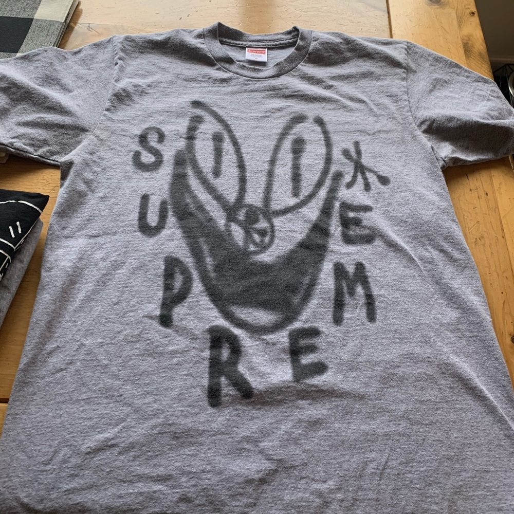 Supreme tee
